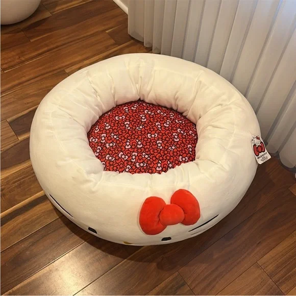 HELLO KITTY SANRIO CHARACTER DOG BED LARGE NEW WITH TAG